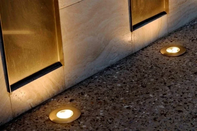 Zemin Aydınlatma Nedir? Yere Gömülü Armatürlerle Peyzaj ve Yürüyüş Yolu Aydınlatması Rehberi