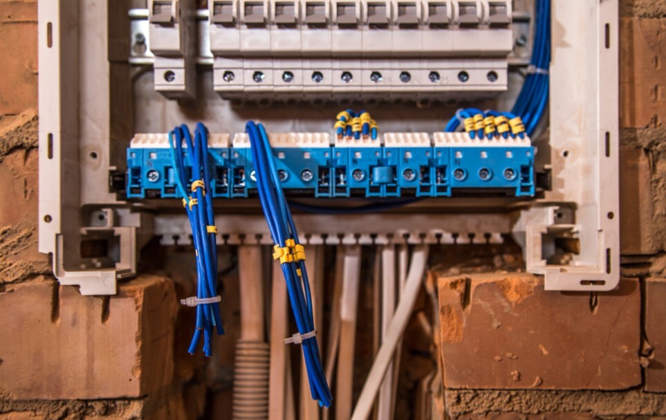 Kaçak Akım Rölesi ve Elektriksel Semboller: Kullanım, Çalışma Prensibi ve Güvenlik Rehberi