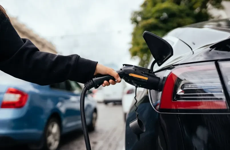 Elektrikli Araç Şarj Maliyeti ve Hızı Dengesi: Sürücüler İçin Kapsamlı Rehber