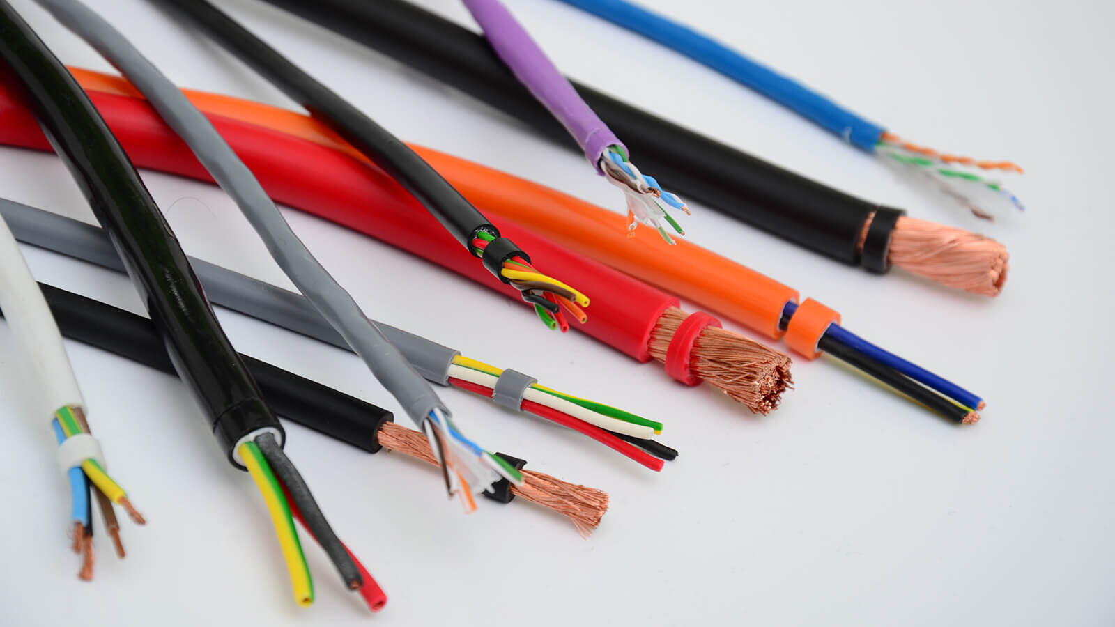 Elektrik Tesisatının Temel Direkleri: NYM Kablo Nedir ve NYY Kablo Farkları Nelerdir?