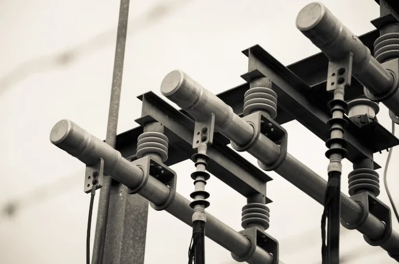 dB Geçiş Zayıflaması Nedir? Sinyal Kaybını Anlamak için Temel Rehber