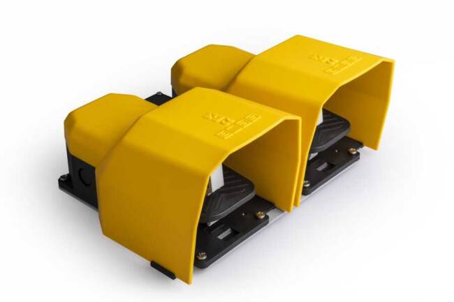 Emas PPKA22BB10 Plastik Korumalı (1NO+1NC)+(1NO+1NC) Taşıma Kol Delikli Çiftli Sarı Plastik Pedal - 1