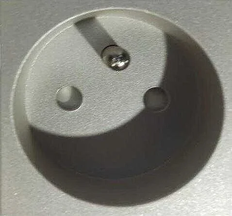 Thea WVTT22131MW-TR Panasonıc Modüler Met Beyaz Ups Topraklı Priz Çocuk Korumalı Altlık + Düğme/Kapak 2M (Poşet) - 1